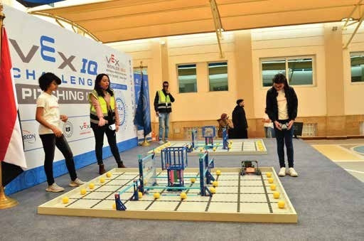 طلاب وايرو في تحدي VEX IQ